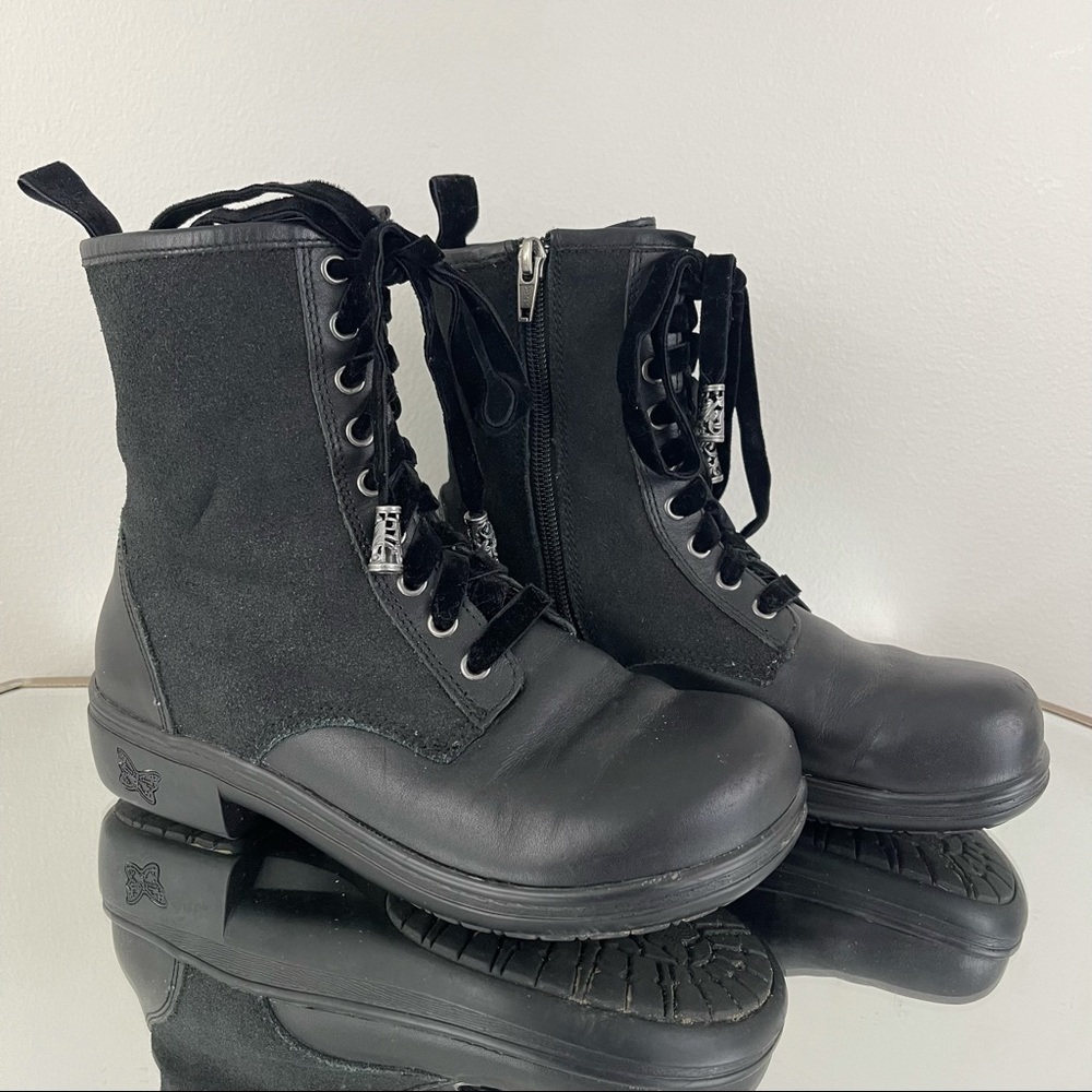 !SOLD! ALEGRIA Black Ari Oiled Suede Velvet Lace Up Ankle Combat Boots - Picture 2 of 10